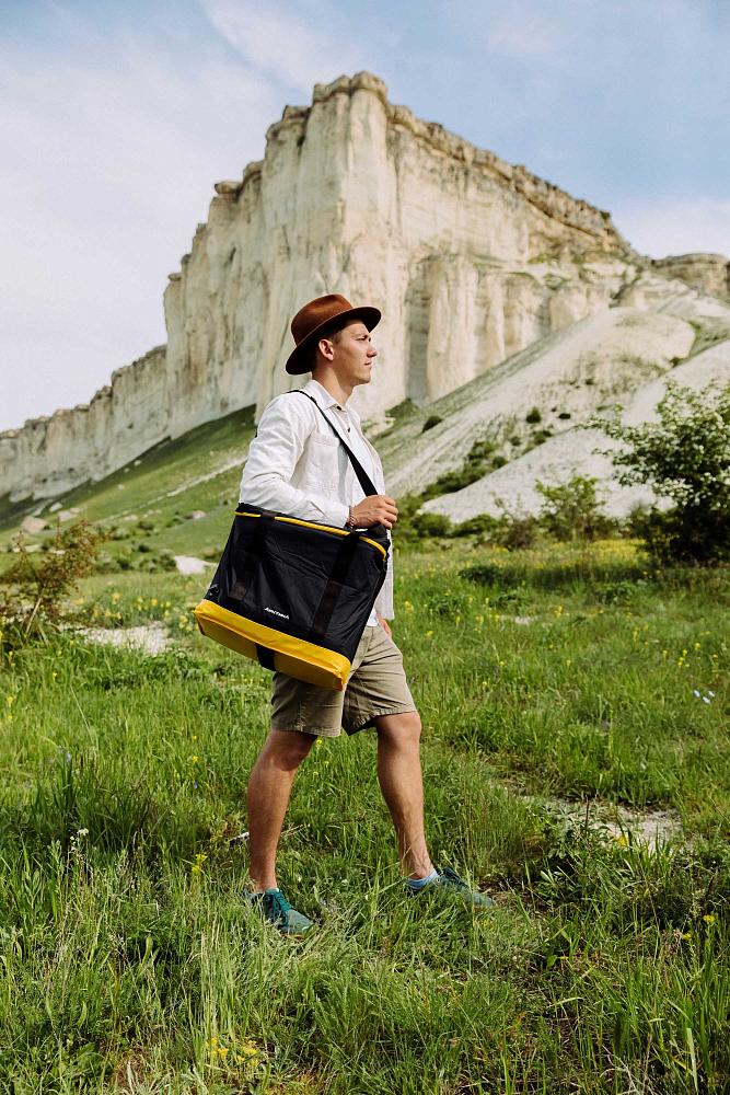 Термосумки серии «Порт Диксон» и «Порт Мурманск» повторяют форму классической термосумки и шоппера, но превосходят их по теплоизолирующим свойствам в несколько раз.