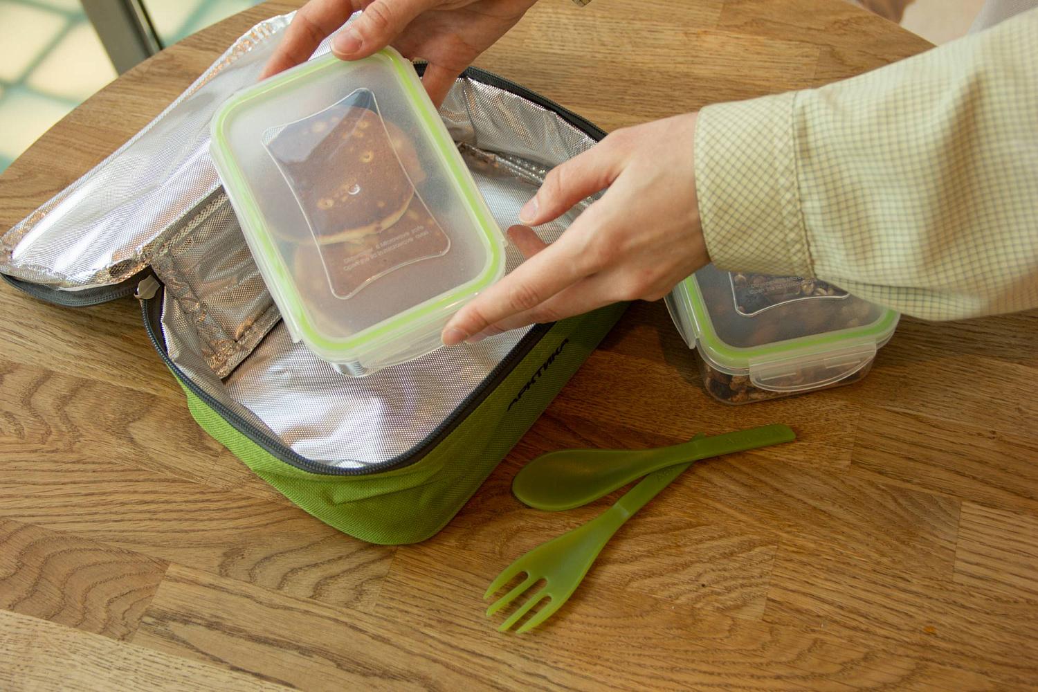 В мини-термосумке для ланча серии 020 поместится и домашний обед, и несколько здоровых перекусов для второй половины дня.