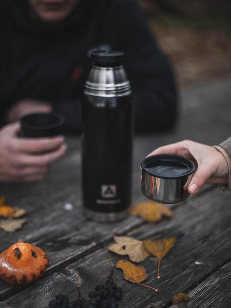 Термос 0.75л серии 106 чёрный с узким горлом и молотковой эмалью - 2