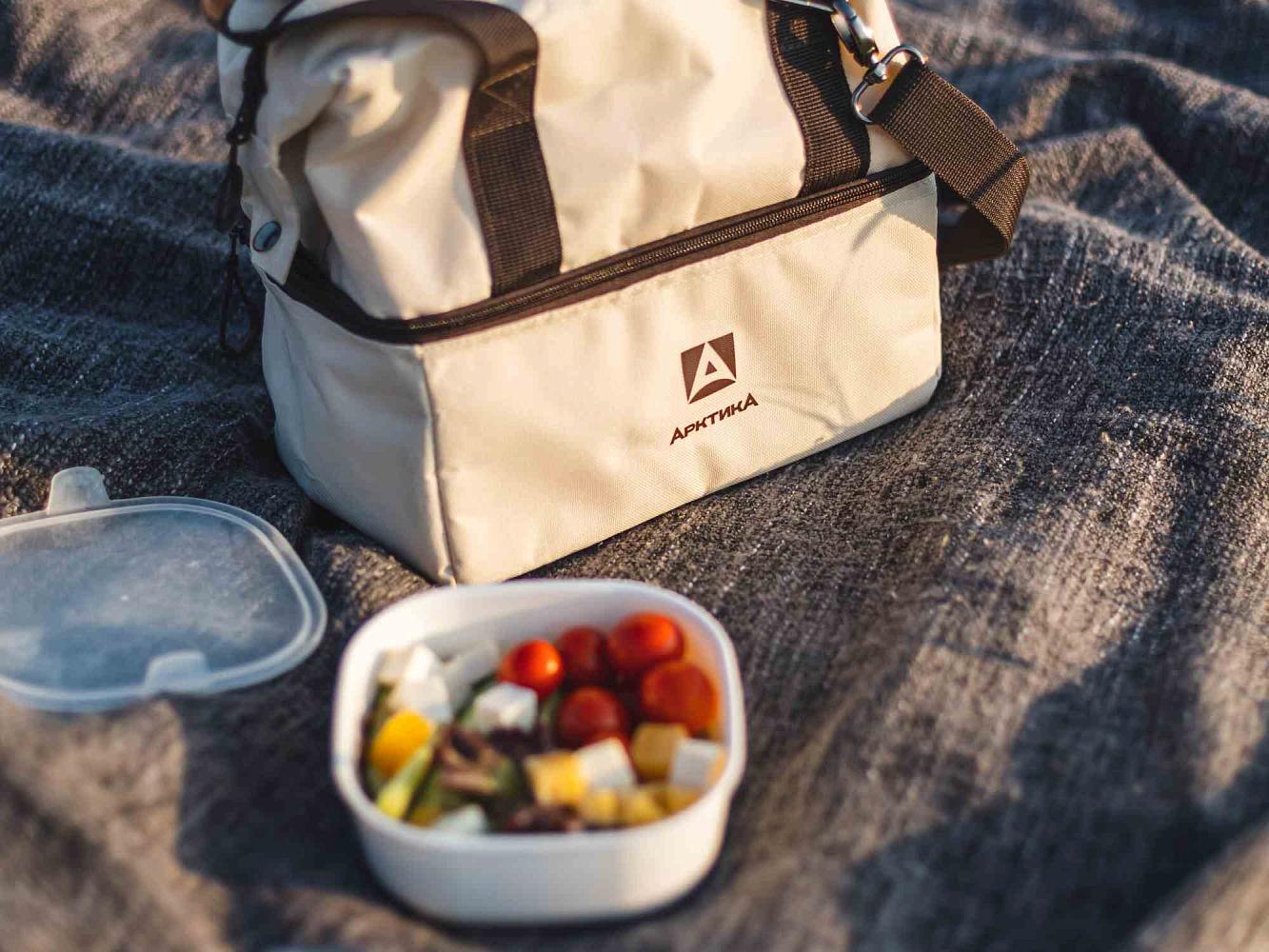 Если боитесь не угадать предпочтения компании, предложите каждому взять что-нибудь вкусное на свое усмотрение.