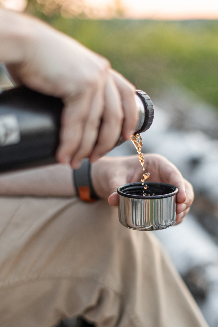 Термос 0.75л серии 106 чёрный с ситечком и молотковой эмалью - 6