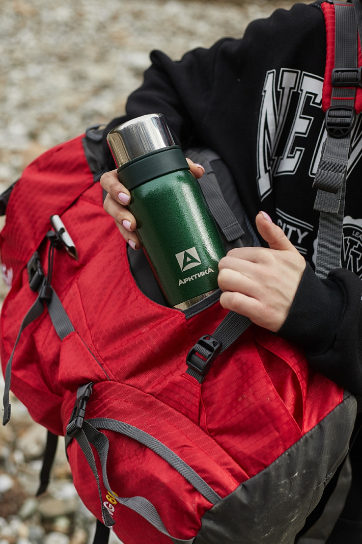 Термос 0.5л серии 106 зелёный с узким горлом и молотковой эмалью - 6