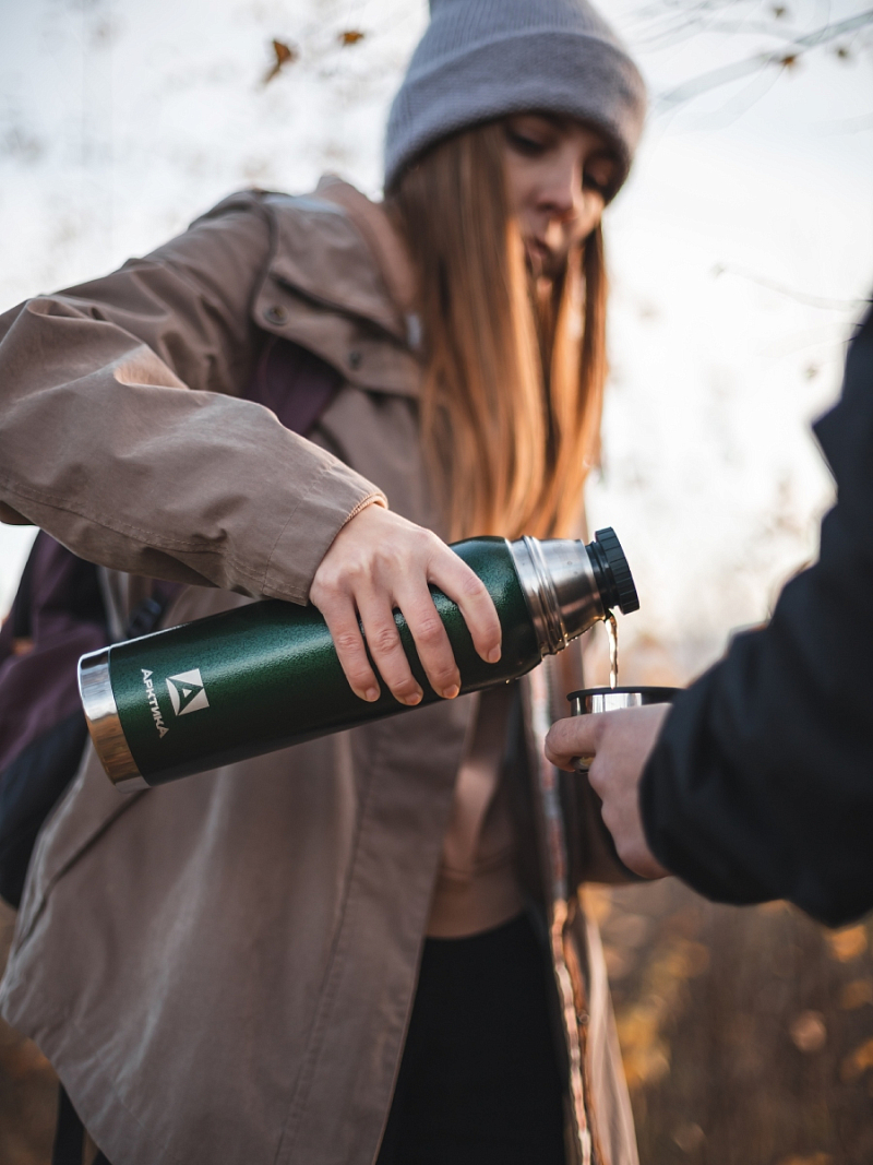 Термос серии 106 на 0.9л зелёный с ситечком и молотковой эмалью - 2