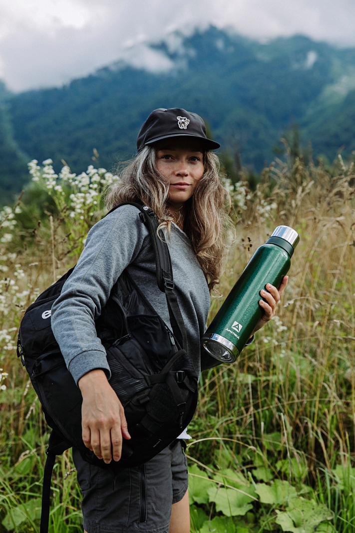 Термос 1.6л серии 106 зелёный с узким горлом и молотковой эмалью - 6